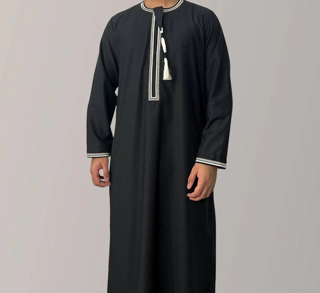 Men’s Tassel Thobe with Contrast Neckline & Cuffs