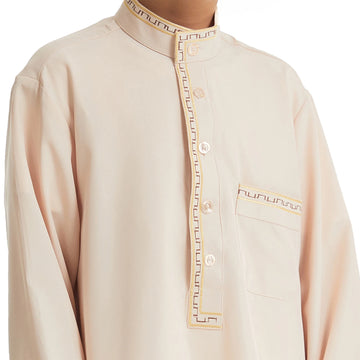 Boys’ Button-Placket Thobe with Decorative Trim & Chest Pocket