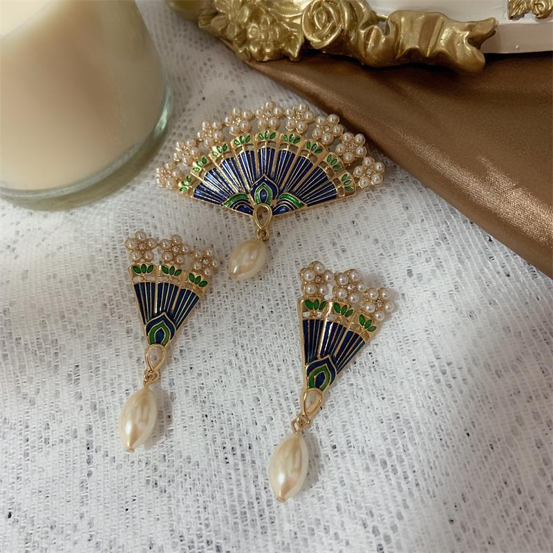 Vintage Fan Brooch